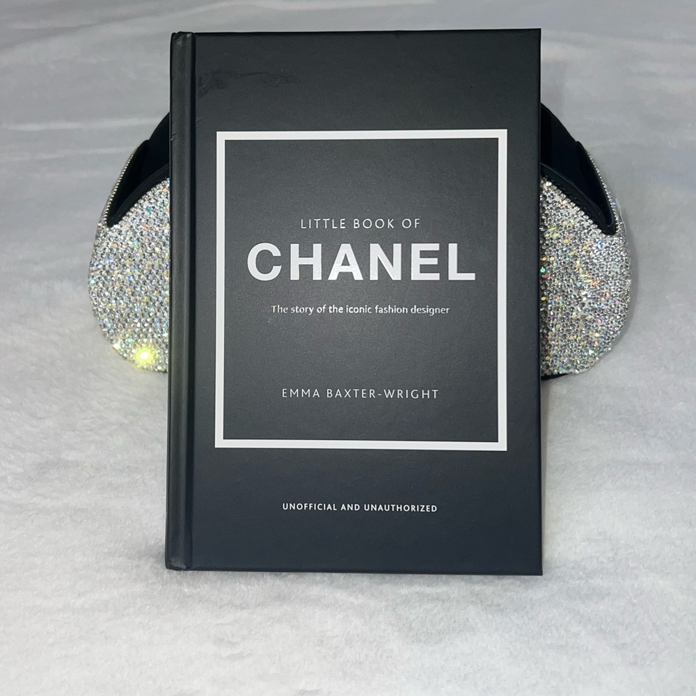 🖤Little Book Of Chanel